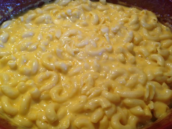 Slow Cooker Easy Creamy Mac and Cheese - This Slow Cooker Mac and Cheese will be the only recipe you will ever need!! It's so CREAMY and EASY to make with only a few ingredients.