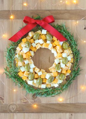 How to Make a Cheese Wreath - Use this one easy trick for making a perfect cheese wreath! #CheeseWreath #CheeseAppetizer #ChristmasAppetizerIdea