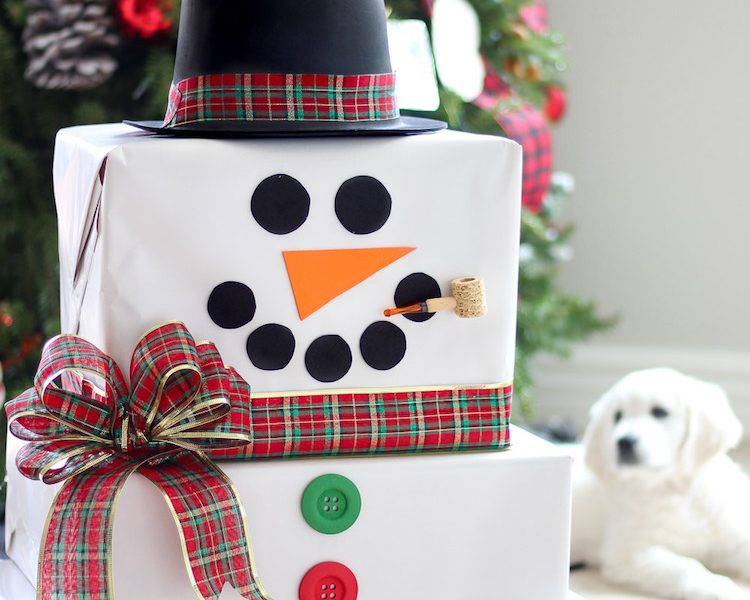 Christmas Cardboard Box Snowman - Make Christmas Magical for the kids! #CardboardBoxCrafts #DIYChristmasDecor #ChristmasGiftWrappingIdeas #DIYChristmas
