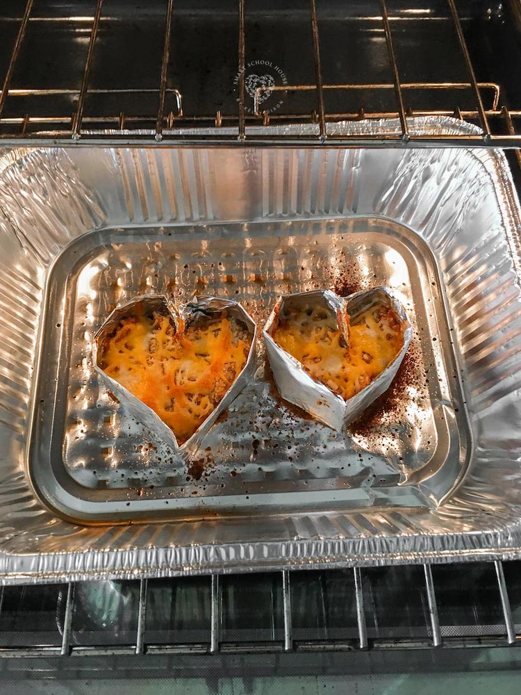 Spaghetti Hearts - how to make heart shaped spaghetti for Valentine's Day! A must-try Valentine's Day recipe that is easy, delicious, and FUN! #ValentinesDayRecipe #SpaghettiHearts #HeartShapedSpaghetti 