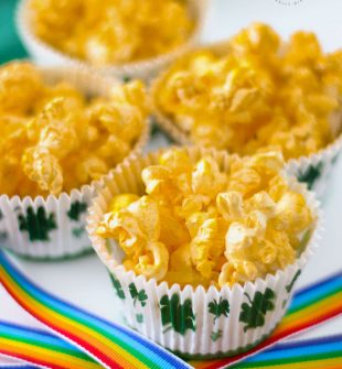 Gold Popcorn for St. Patrick's Day! Sparkly golden popcorn made with edible gold spray. #StPatricksDay #Popcron #RainbowCrafts