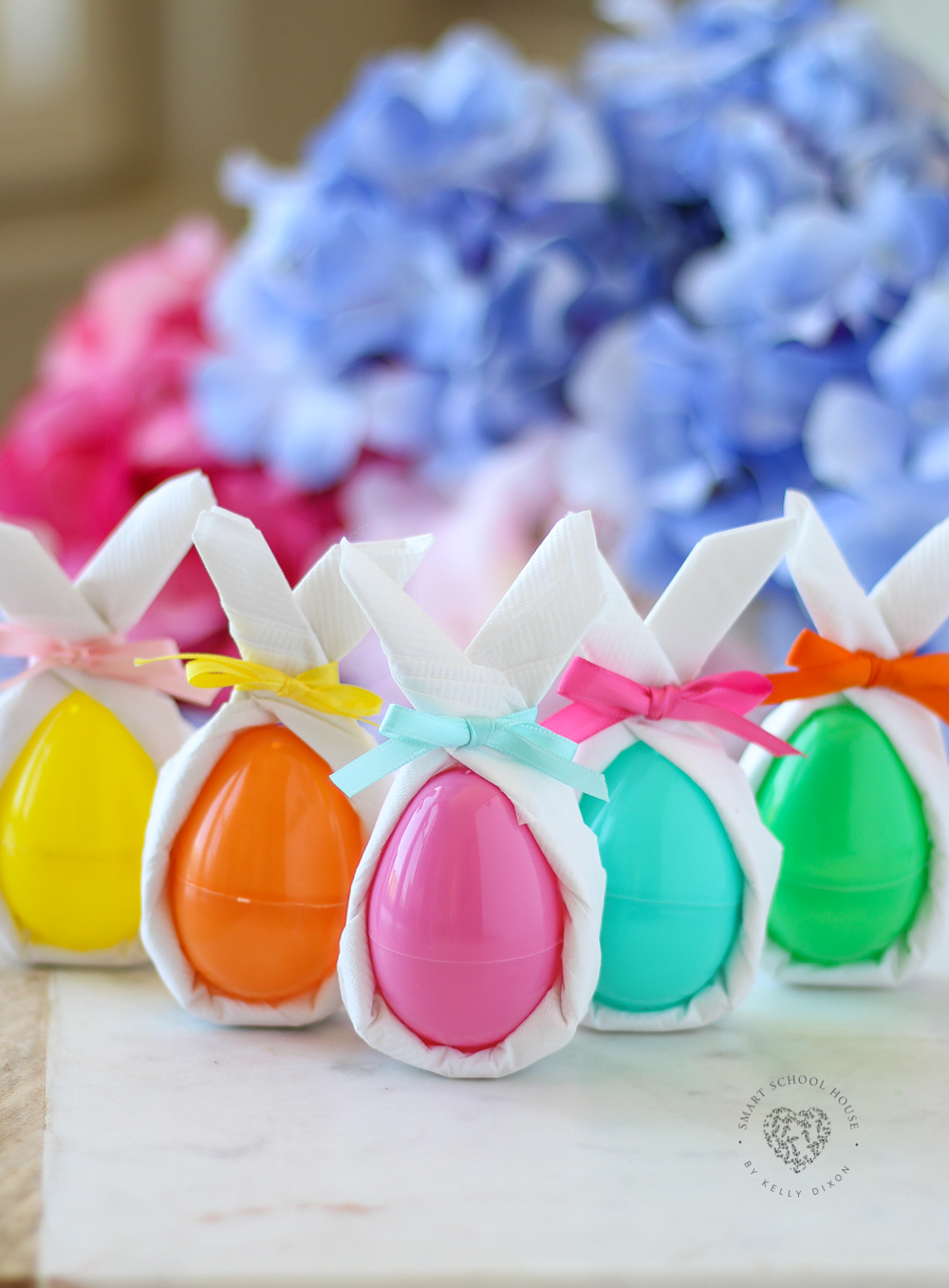 Give your plastic Easter eggs a “Wow” factor with these easy DIY bunny ear napkins! #Easter #EasterEggs #DecoratingEasterEggs #DIYEasterDecor #EasterCraft