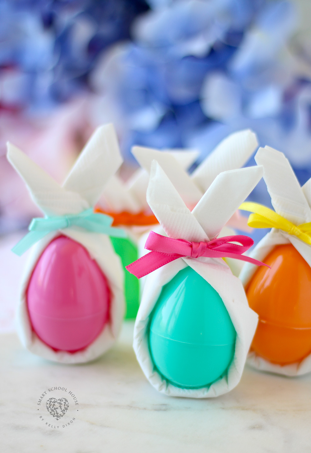 Give your plastic Easter eggs a “Wow” factor with these easy DIY bunny ear napkins! #Easter #EasterEggs #DecoratingEasterEggs #DIYEasterDecor #EasterCraft