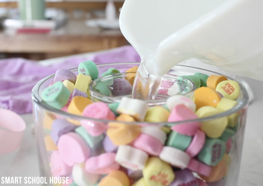 DIY Valentine's Day bouquet using candy hearts!