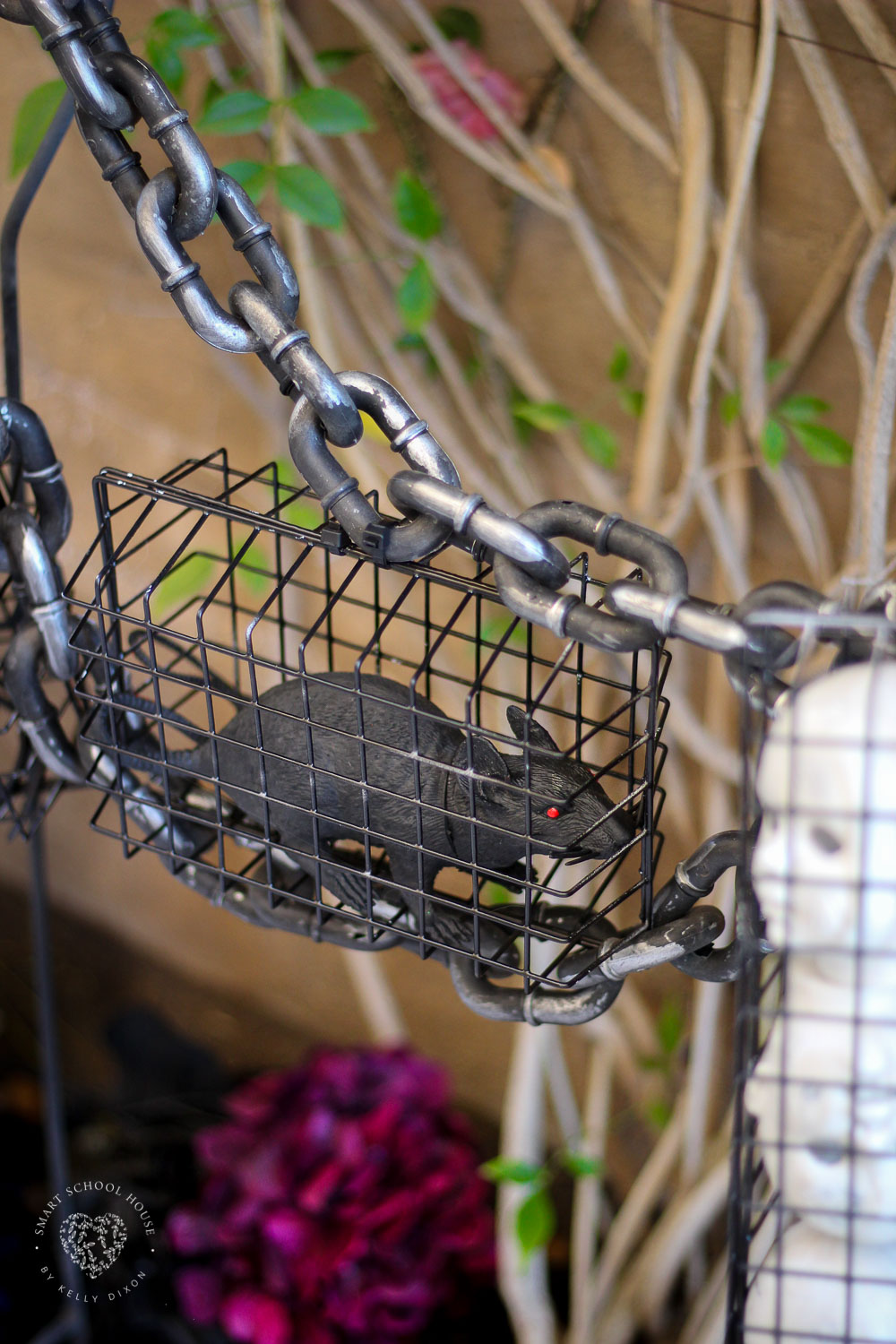 Hanging Cages for Halloween using baskets from the Dollar Store!
