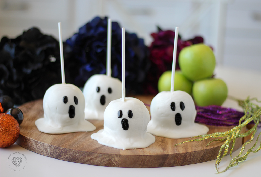 Boo! How to make perfect gourmet looking Candy Apple Ghost in a few simple steps.