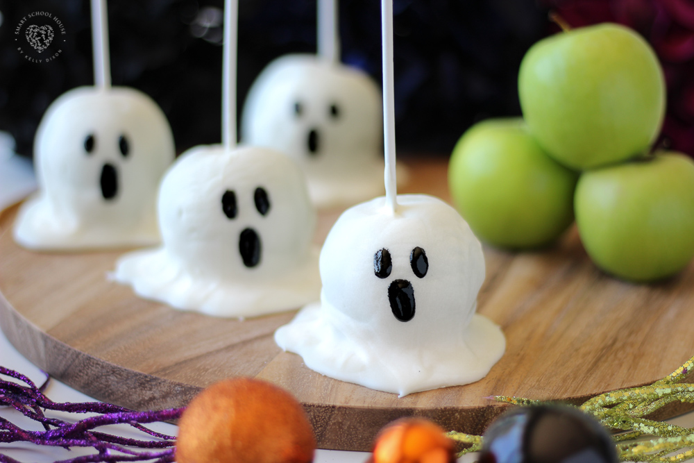 Boo! How to make perfect gourmet looking Candy Apple Ghost in a few simple steps.