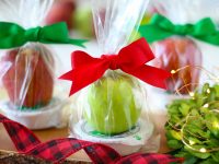 Whip up this caramel apple goodie bag to deliver to friends and family for a treat! Make them for back to school, Halloween, Thanksgiving, or Christmas!