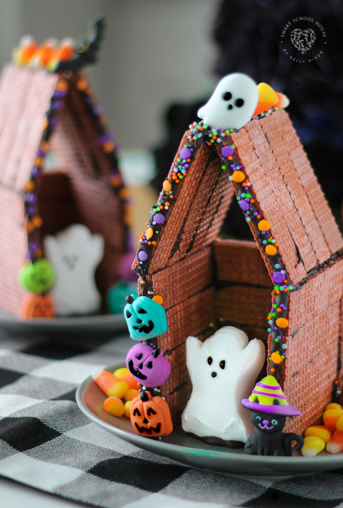Halloween Peeps Houses! An easy DIY Halloween craft idea for all ages.