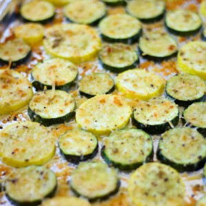 Baked Parmesan Zucchini is one of those versatile side dishes that you can make alongside several dinners. Tender zucchini rounds baked to absolute perfection in just 13 minutes. It’s healthy, nutritious and completely addictive.