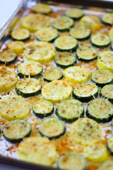 Baked Parmesan Zucchini is one of those versatile side dishes that you can make alongside several dinners. Tender zucchini rounds baked to absolute perfection in just 13 minutes. It’s healthy, nutritious and completely addictive.