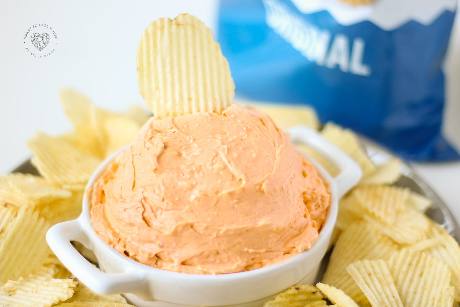 THE BEST POTATO CHIP DIP EVER! Only 4 ingredients! 