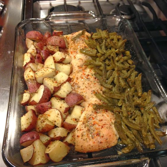 Italian Chicken Potato and Green Bean Bake - My family loves it! Quick and easy! It's my go to when I'm feeling lazy :)