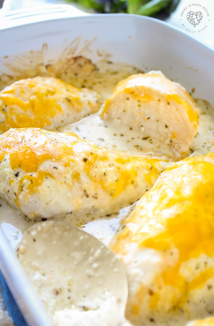 This recipe for creamy garlic chicken tastes AMAZING and it’s so simple to make! Tender and juicy chicken covered in a mouthwatering, creamy, cheesy topping. Such a quick and easy dinner, uses simple ingredients,  and the whole family will love it!