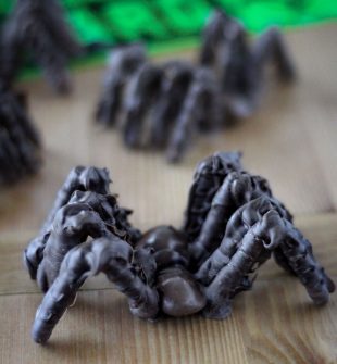 Made with Milk Duds, pretzels, and chocolate! Chocolate Tarantulas are a fun, creepy, and AWESOME Halloween food craft for the kids!