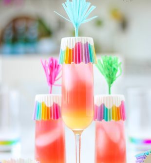 Adorable Cupcake Liner Drink Covers to prevent bugs from enjoying my pretty drinks! Not only practical, but this tip is also a fun way to brighten up the table!