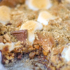 S'mores Cookie Bars - chocolate chip cookie dough, graham crackers, marshmallows, and chocolate bars create ooey-gooey cookie bars! You can enjoy this any time of year because there's no campfire required.