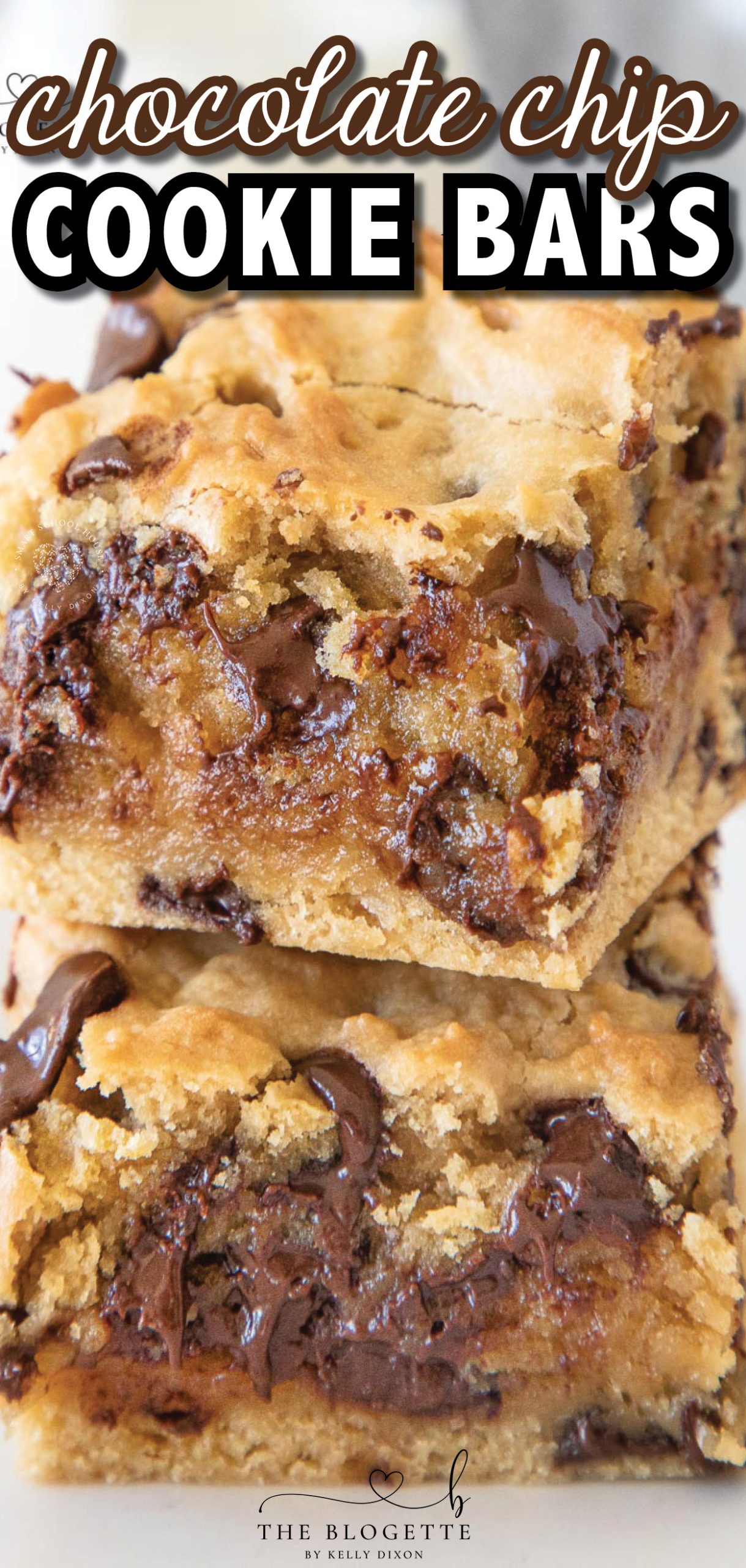 Have you tried the best chocolate chip cookie bars of all time? No? Well, now you can with The Blogette's recipe for ultra-thick bakery-style chocolate chip cookie bars.