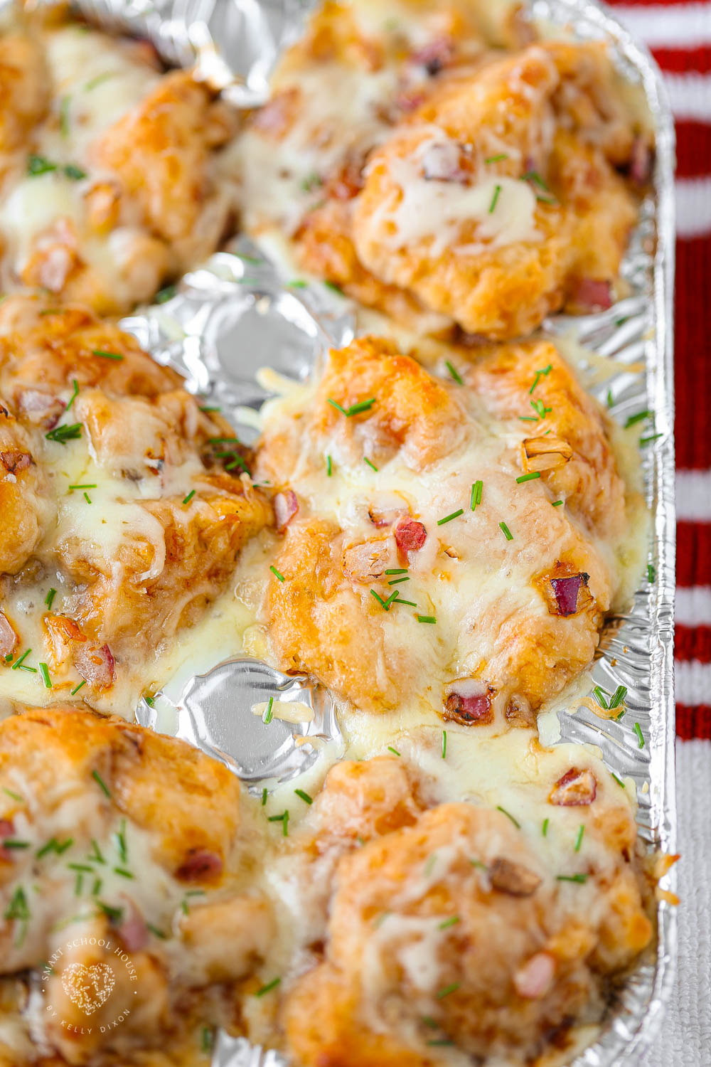 BBQ Chicken Bubble Up Pizza Cups - Buttery soft biscuits combined with chicken covered in BBQ sauce and topped with lots of melted cheese.