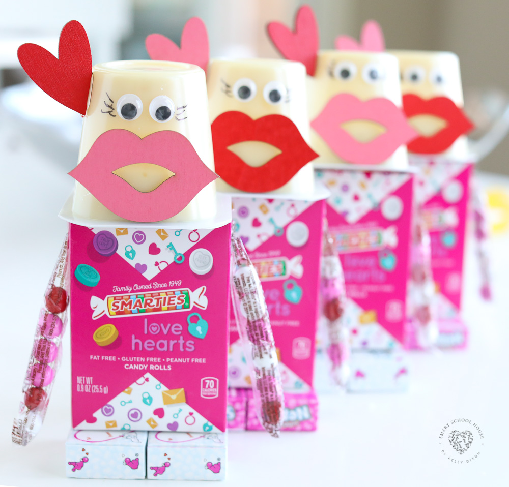 Candy Robots for Valentine's Day are fun to make and fun to give as gifts! This is the perfect Valentine's Day craft idea for kids.
