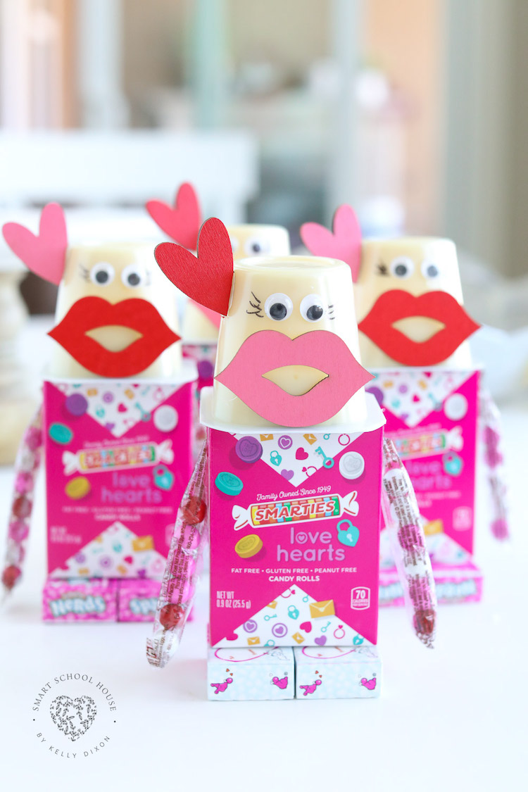 Candy Robots for Valentine's Day are fun to make and fun to give as gifts! This is the perfect Valentine's Day craft idea for kids.