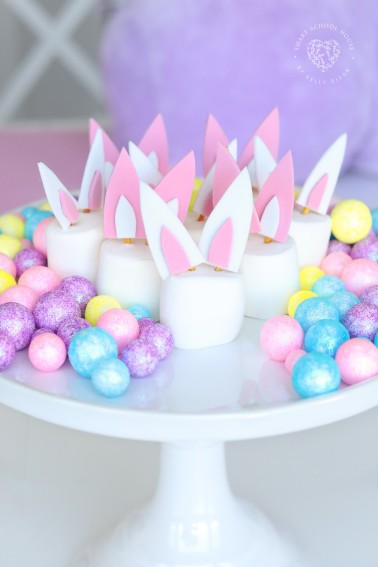 Bunny Ear Marshmallows are so cute on the Easter table! Jumbo marshmallows topped with DIY bunny ears.