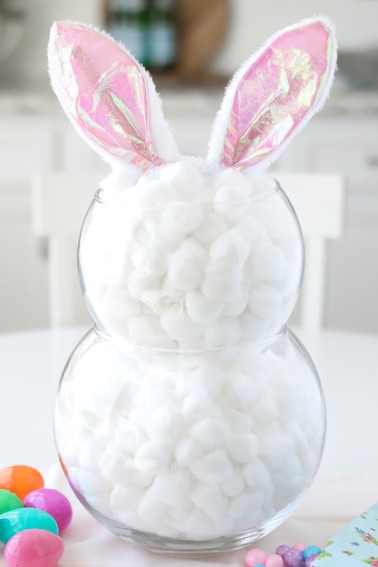 An Easter Fish Bowl Bunny is simply cuteness overload! Designed by stacking fish bowls filled with soft and fluffy cotton balls
