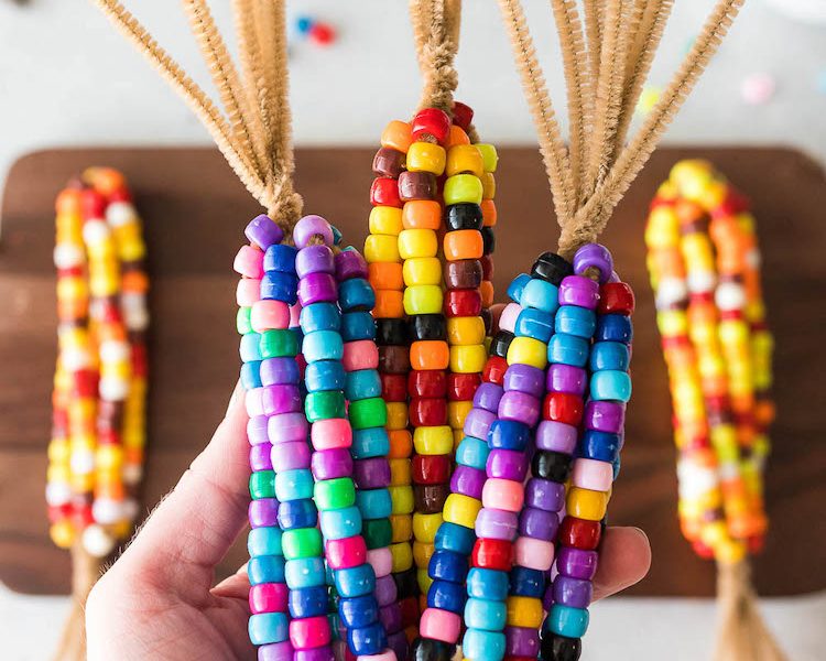 Beaded corn made with pipe cleaners is a fall craft that is easy and beautiful! A simple fall corn craft for kids and adults!