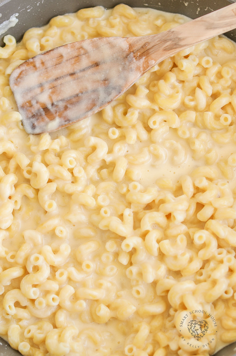 Comment faire des macaronis au fromage de la manière la plus simple possible !  C'est ringard, crémeux et tout simplement la meilleure recette de macaroni au fromage maison de tous les temps!