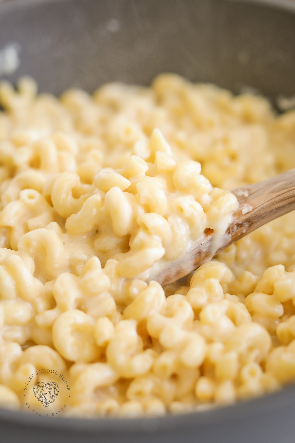 Comment faire des macaronis au fromage de la manière la plus simple possible !  C'est ringard, crémeux et tout simplement la meilleure recette de macaroni au fromage maison de tous les temps!