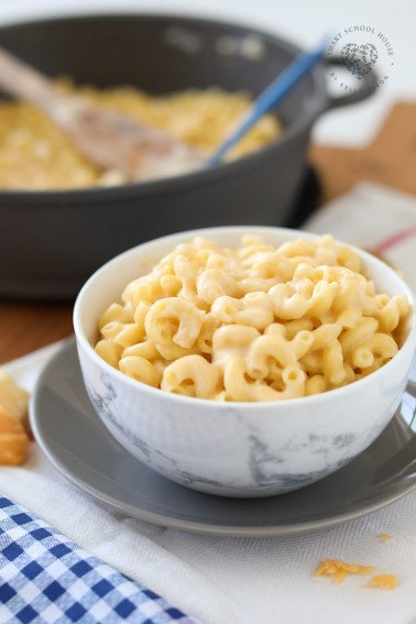 How to Make Macaroni and Cheese in the easiest way possible! It's cheesy, creamy, and simply the BEST Homemade Mac and Cheese Recipe ever!