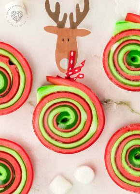 Christmas Jello Roll Ups are amazingly easy to make and the kids love them!