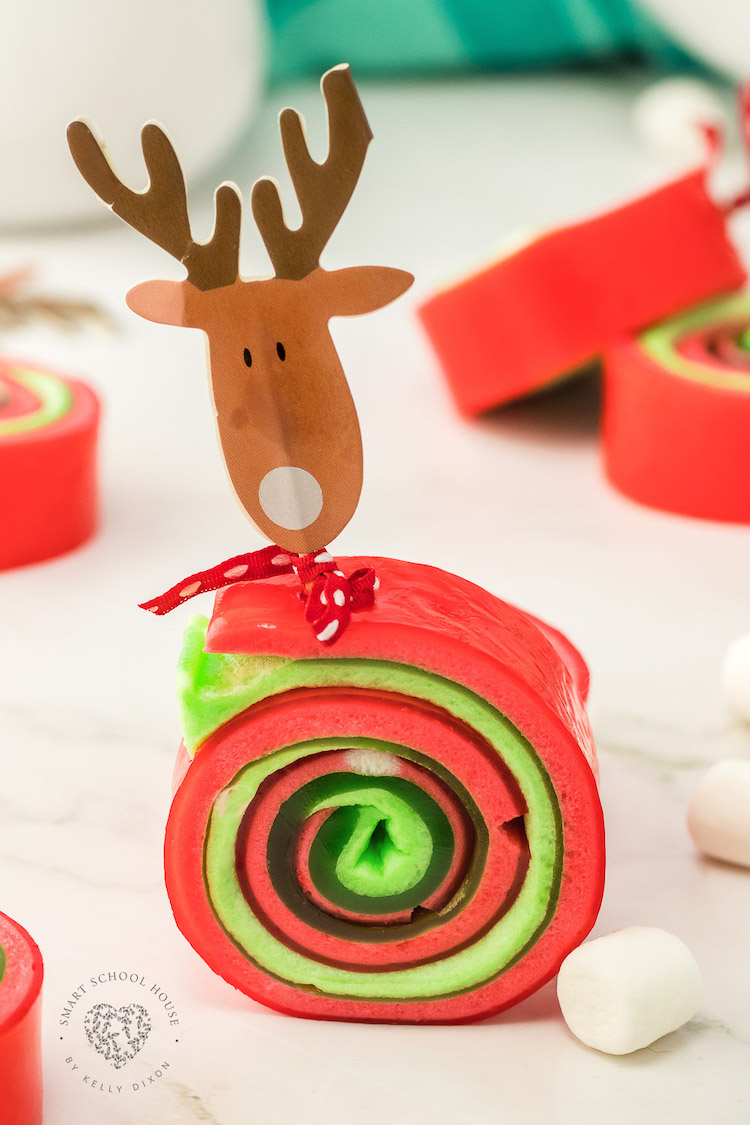 ¡Los rollitos de gelatina navideños son fáciles de hacer y a los niños les encantan!