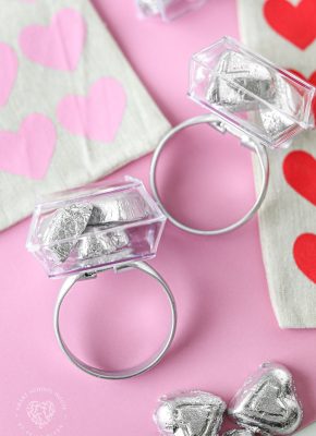 This Valentine's Day Ring Craft really brings the bling! This big and adorable diamond-looking ring is made of plastic and filled with heart-shaped chocolates.
