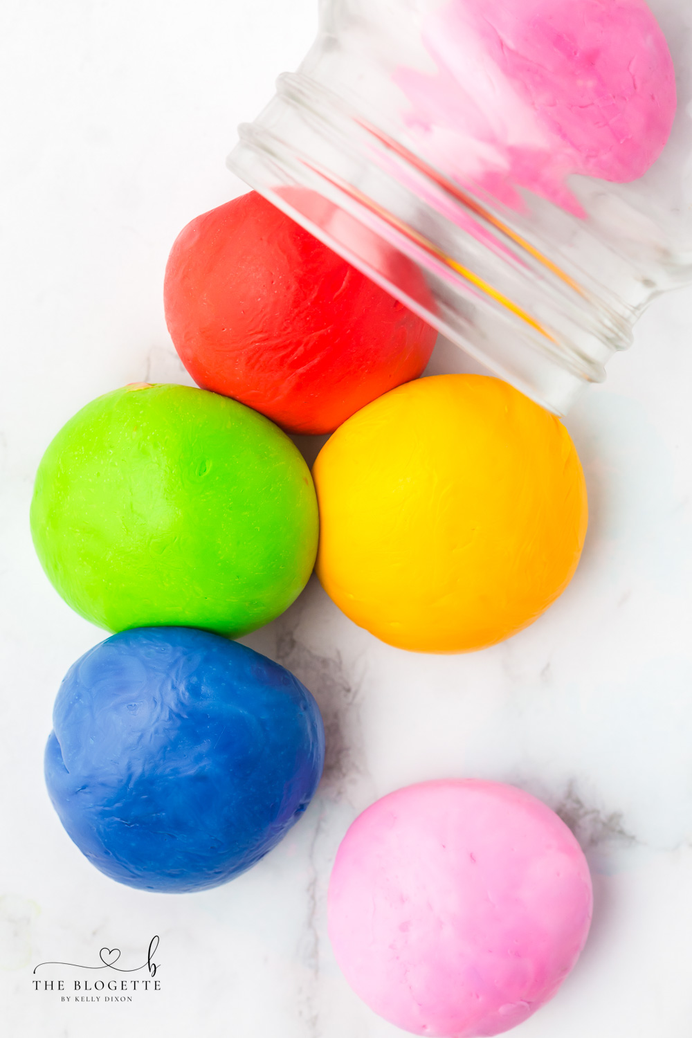 Homemade Bouncy Balls are a great boredom buster and craft for kids! These DIY bouncy balls can also serve as a simple science experiment too! 