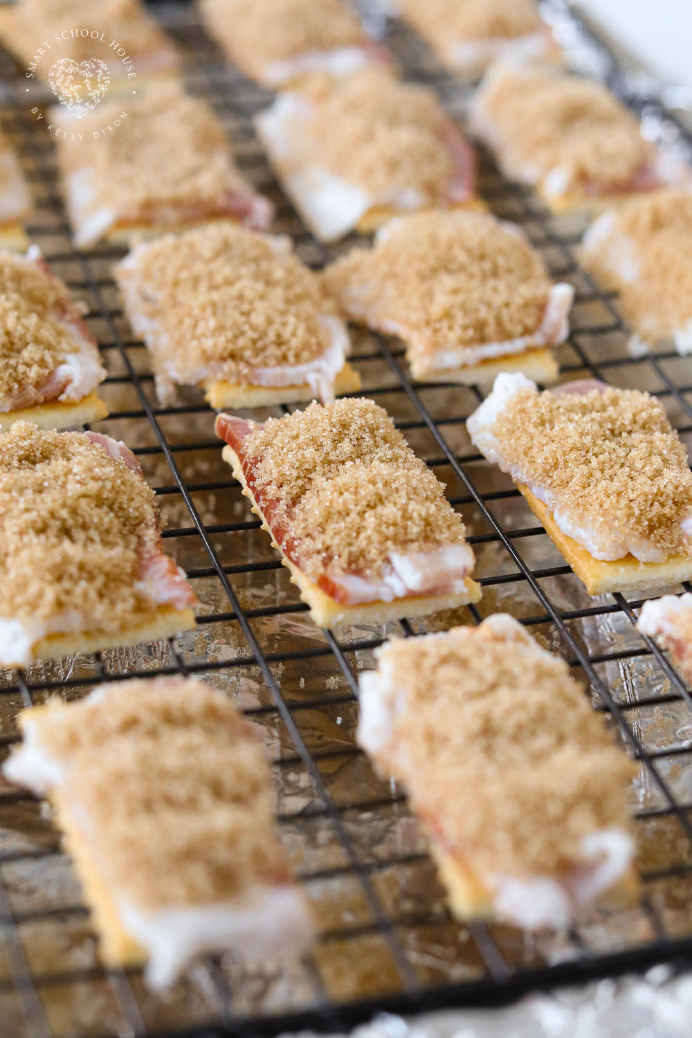Club crackers with bacon and brown sugar