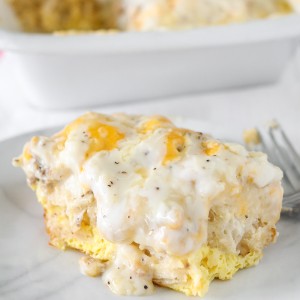 Biscuit and Gravy Casserole is a comforting breakfast recipe that hits the spot every time. A fun take on traditional biscuits and gravy!