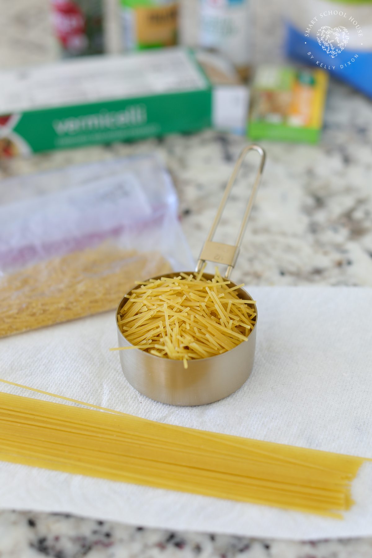 Break the vermicelli noodles