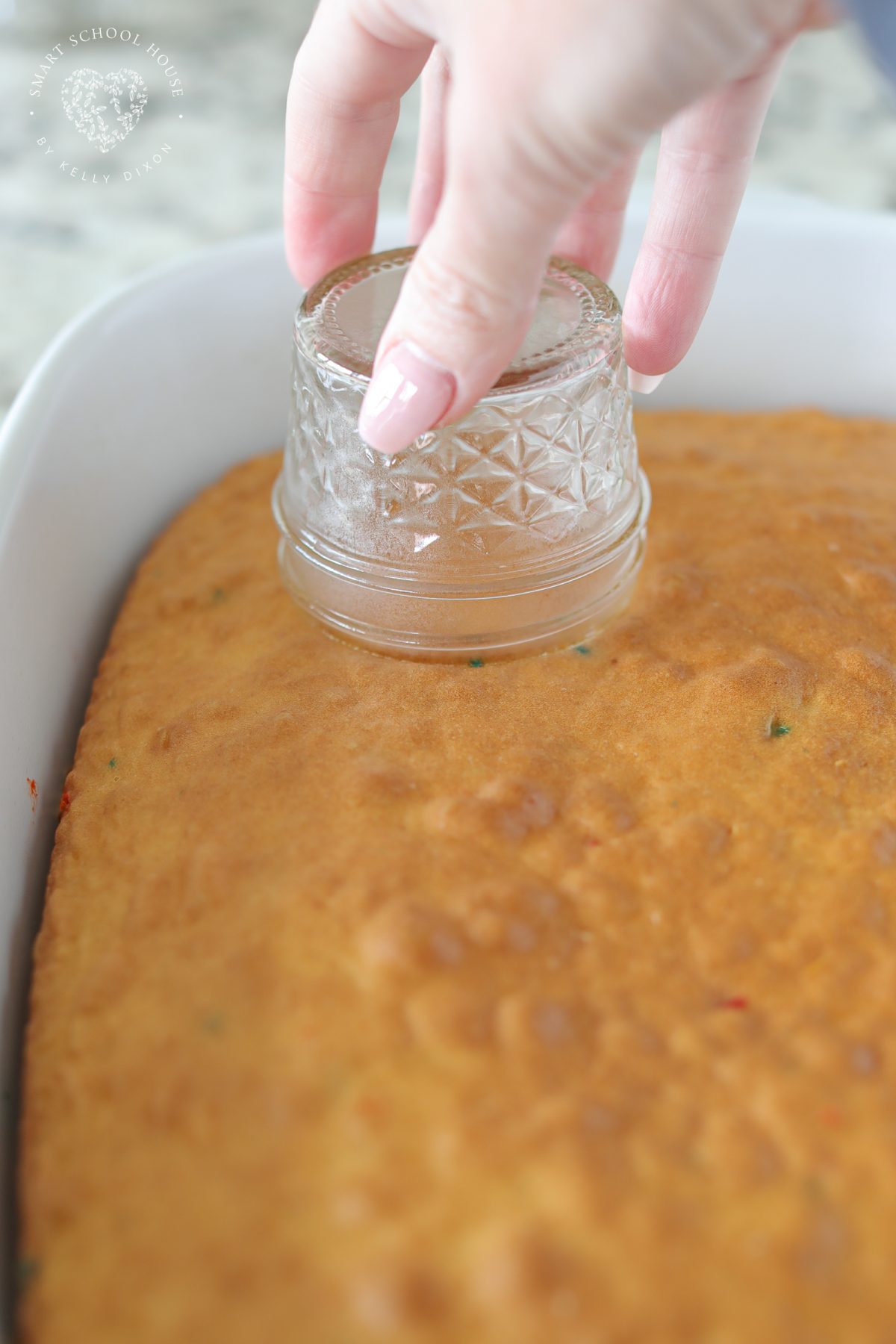 Press the jar into the cake